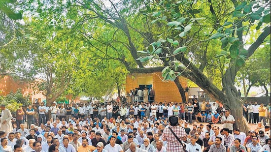 Protesters said the march began following a mahapanchayat near a government school in Bhakri village around 10am, during which several key decisions were taken. (HT PHOTO)