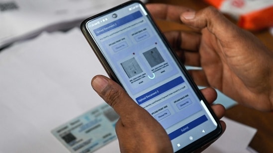 An enumerator uploads documents of an applicant registering for the Draft Electoral Roll 2026 as part of the ECI's SIR.(AFP)
