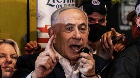 Benjamin Netanyahu (C) speaks at Ben Yehuda Market during a campaign visit in Jerusalem .(AFP)