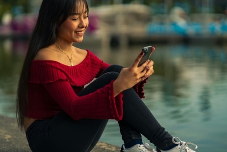 Students at Chinese university interview strangers to improve social skills.