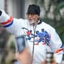 নিরাপত্তার ঘেরাটোপে থেকেও ভক্তদের দেখা দিলেন অমিতাভ
