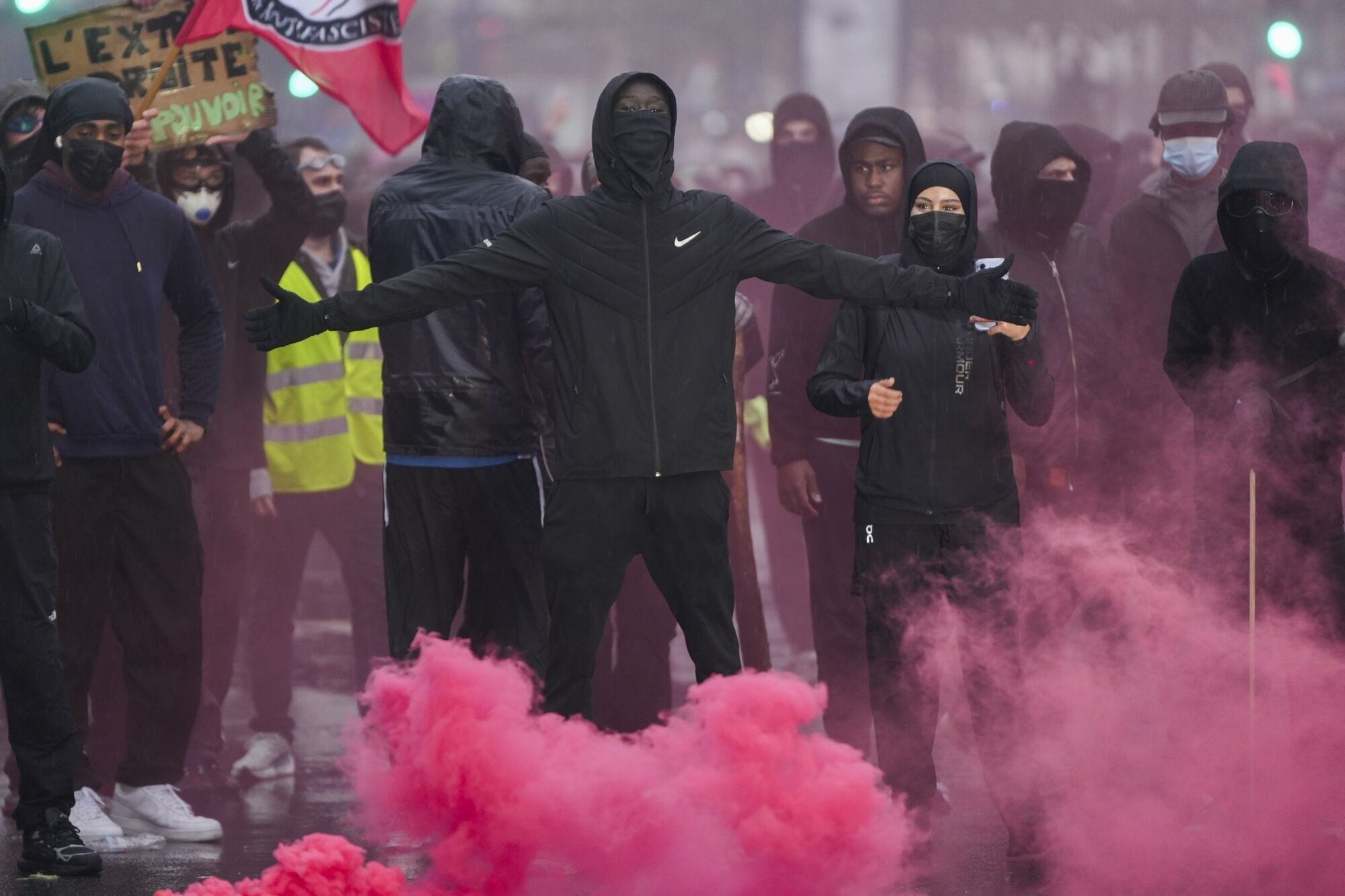 Protesters clash with riot police officers during a demonstration in Paris, France, on Oct. 24, 2026. (Nathan Laine/ Bloomberg) Protesters clash with riot police officers during a demonstration in Paris, France, on Oct. 24, 2026. (Nathan Laine/ Bloomberg)