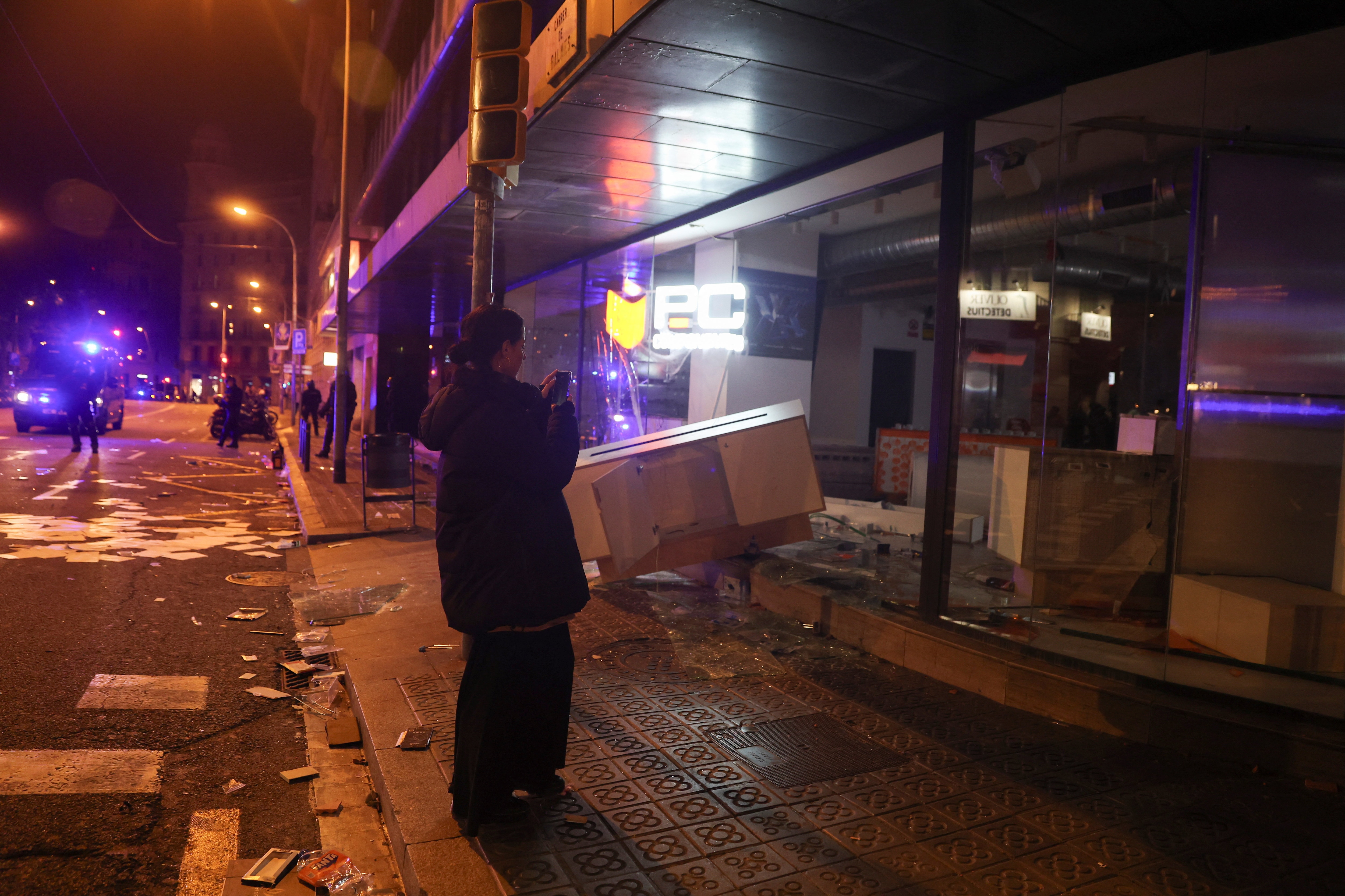 A vandalised store during a student's protest in Barcelona, Spain, October 24, 2026. ( REUTERS/Bruna Casas)