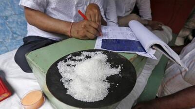 FILE PHOTO: A sample of sugar crystals are seen on the desk of a trader at a wholesale market in Kolkata, India April 26, 2016. REUTERS/Rupak De Chowdhuri/File Photo (REUTERS)
