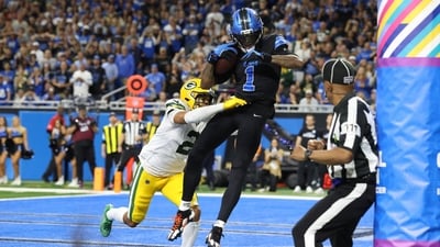 Lions vs Packers parked debate over the officiating, with several key moments influenced by penalties. (IMAGN IMAGES via Reuters Connect)