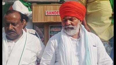Farmer leader Rakesh Tikait (in headgear) at BKU’s “Kisan Kranti Mahapanchayat” in Prayagraj on October 26. (HT photo) Farmer leader Rakesh Tikait (in headgear) at BKU’s “Kisan Kranti Mahapanchayat” in Prayagraj on October 26. (HT photo)