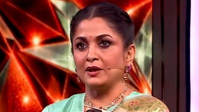 <p>రమ్యకృష్ణ గతంలోనూ బిగ్ బాస్ హోస్ట్ గా వ్యవహరించారు. తెలుగులో బిగ్ బాస్ సీజన్ 3లో ఒక వీకెండ్ లో ఆమె కనిపించారు. ఇక తమిళ్ బిగ్ బాస్ సీజన్ 5లో అప్పటి హోస్ట్ కమల్ హాసన్ హెల్త్ బాలేకపోతే రమ్యకృష్ణనే ఆ బాధ్యతలు తీసుకున్నారు. </p> (youtube/vijay television) <p>రమ్యకృష్ణ గతంలోనూ బిగ్ బాస్ హోస్ట్ గా వ్యవహరించారు. తెలుగులో బిగ్ బాస్ సీజన్ 3లో ఒక వీకెండ్ లో ఆమె కనిపించారు. ఇక తమిళ్ బిగ్ బాస్ సీజన్ 5లో అప్పటి హోస్ట్ కమల్ హాసన్ హెల్త్ బాలేకపోతే రమ్యకృష్ణనే ఆ బాధ్యతలు తీసుకున్నారు. </p> (youtube/vijay television)