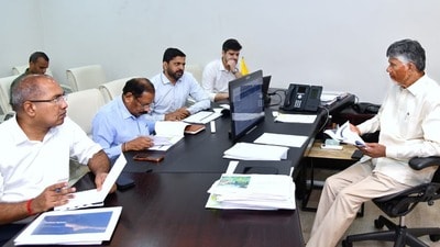 ముఖ్యమంత్రి చంద్రబాబు సమీక్ష ముఖ్యమంత్రి చంద్రబాబు సమీక్ష