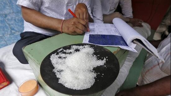 FILE PHOTO: A sample of sugar crystals are seen on the desk of a trader at a wholesale market in Kolkata, India April 26, 2016. REUTERS/Rupak De Chowdhuri/File Photo (REUTERS)