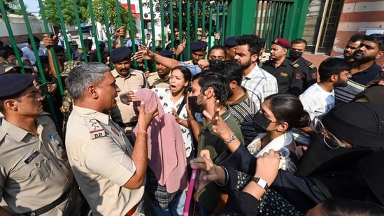 Students of Jamia Millia Islamia stage a protest demanding entry to their campus amid an ongoing strike, as security personnel allow only hostel residents to enter the campus in New Delhi. ( Arvind Yadav/ Hindustan Times)