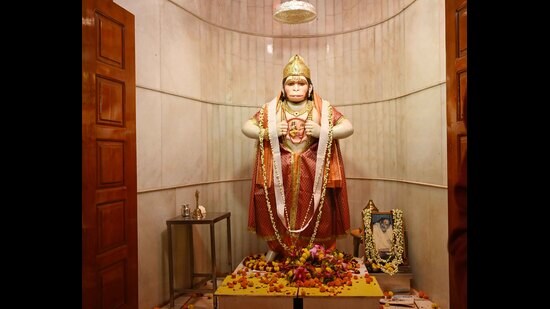 The idol at Hanuman Setu temple. (DEEPAK GUPTA/HT PHOTO)
