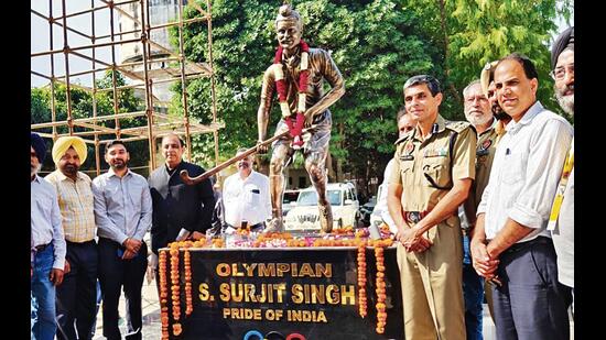 The life-sized bronze statue of Olympian Surjit Singh was unveiled in Jalandhar on Monday. (HT)