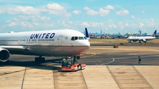 United Flight 1681, carrying 150 passengers and six crew members, returned to Las Vegas after a flight attendant spotted a passenger texting about a possible hijacking. (Unsplash)