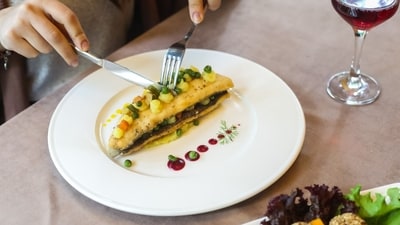 The problem with service charges at restaurants never ends. (Picture credit: Freepik) The problem with service charges at restaurants never ends. (Picture credit: Freepik)
