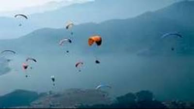 A Bulgarian solo paraglider, who took off from Bir-Billing, was killed in a crash on Sunday evening near the Rising Star peak. A Bulgarian solo paraglider, who took off from Bir-Billing, was killed in a crash on Sunday evening near the Rising Star peak.