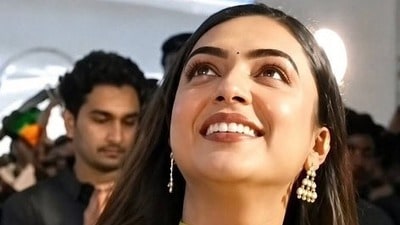 <p>సీన్ మూవీతో నజ్రియా 12 ఏళ్ల తర్వాత తమిళ సినిమాల్లోకి రీ ఎంట్రీ ఇస్తోంది. ఈ మూవీ నవంబర్ 6న రిలీజ్ కానుంది. </p> (x) <p>సీన్ మూవీతో నజ్రియా 12 ఏళ్ల తర్వాత తమిళ సినిమాల్లోకి రీ ఎంట్రీ ఇస్తోంది. ఈ మూవీ నవంబర్ 6న రిలీజ్ కానుంది. </p> (x)