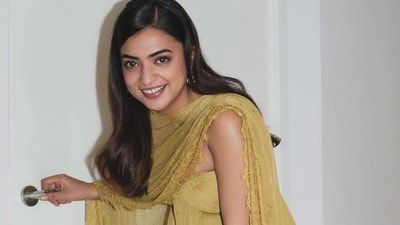 <p>సీన్ మూవీ ఈవెంట్ కోసం నజ్రియా గ్లామరస్ గా రెడీ కావడం హాట్ టాపిక్ గా మారింది. పక్కింటి అమ్మాయిలా పద్దతిగా ఉంటే నజ్రియాకు ఏమైందని నెటిజన్లు ప్రశ్నిస్తున్నారు. </p> (instagram-Nazriya Nazim Fahadh) <p>సీన్ మూవీ ఈవెంట్ కోసం నజ్రియా గ్లామరస్ గా రెడీ కావడం హాట్ టాపిక్ గా మారింది. పక్కింటి అమ్మాయిలా పద్దతిగా ఉంటే నజ్రియాకు ఏమైందని నెటిజన్లు ప్రశ్నిస్తున్నారు. </p> (instagram-Nazriya Nazim Fahadh)