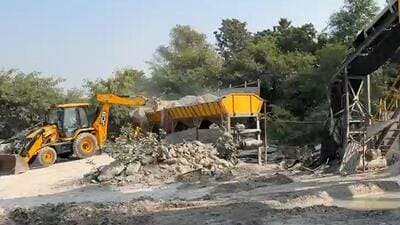 Officials said the demolition drive took place in Bhondsi, Daulatabad, Dhoomspur and Maidawas. (HT Photo) Officials said the demolition drive took place in Bhondsi, Daulatabad, Dhoomspur and Maidawas. (HT Photo)