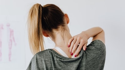 Persistent pain in the neck and down the back can be concerning for the spine. (Pexel) Persistent pain in the neck and down the back can be concerning for the spine. (Pexel)