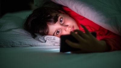 The phone needs to be kept away at least an hour before bedtime, especially for children. The phone needs to be kept away at least an hour before bedtime, especially for children.