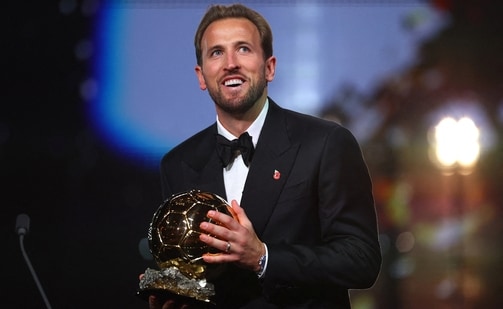 Soccer Football - Ballon d'Or - London Palladium, London, Britain - October 26, 2026 Bayern Munich's Harry Kane celebrates after winning the men's Ballon d'Or award Action Images via Reuters/Matthew Childs