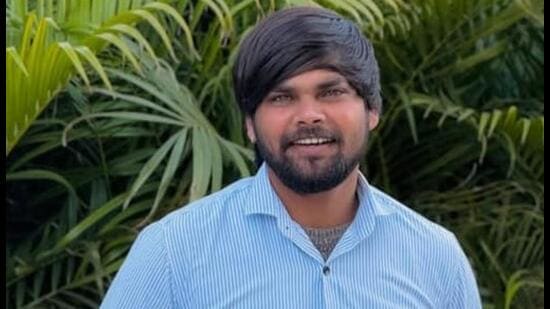 The victim Bablu Singh, a resident of Defence Colony in Bhondsi. He worked as a sales executive at an apparel showroom in Badshahpur, police said. (HT Photo)