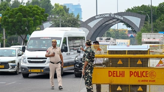 Officials from the Noida transport department said they would begin an enforcement drive against these vehicles from November 1. (Photo by Sunil Ghosh / Hindustan Times)