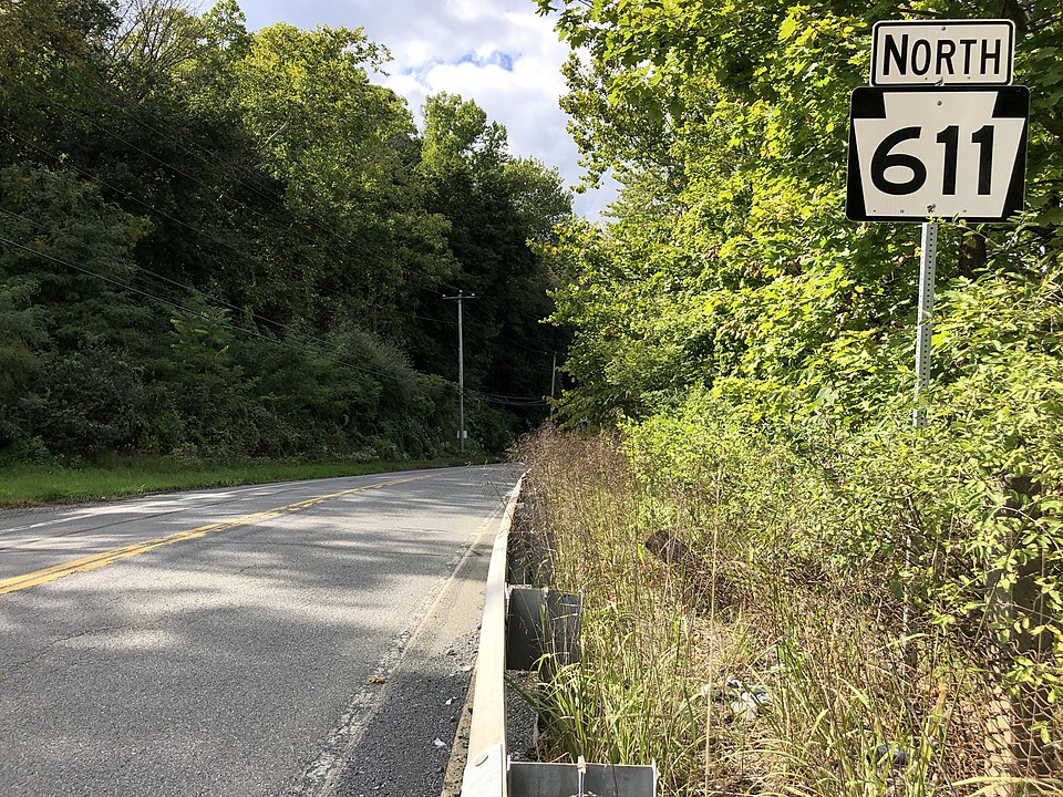 Pennsylvania Route 611 in Northampton County, where a crash-prone curve received high-friction surface treatment in 2007. (Wikimedia Commons) Pennsylvania Route 611 in Northampton County, where a crash-prone curve received high-friction surface treatment in 2007. (Wikimedia Commons)