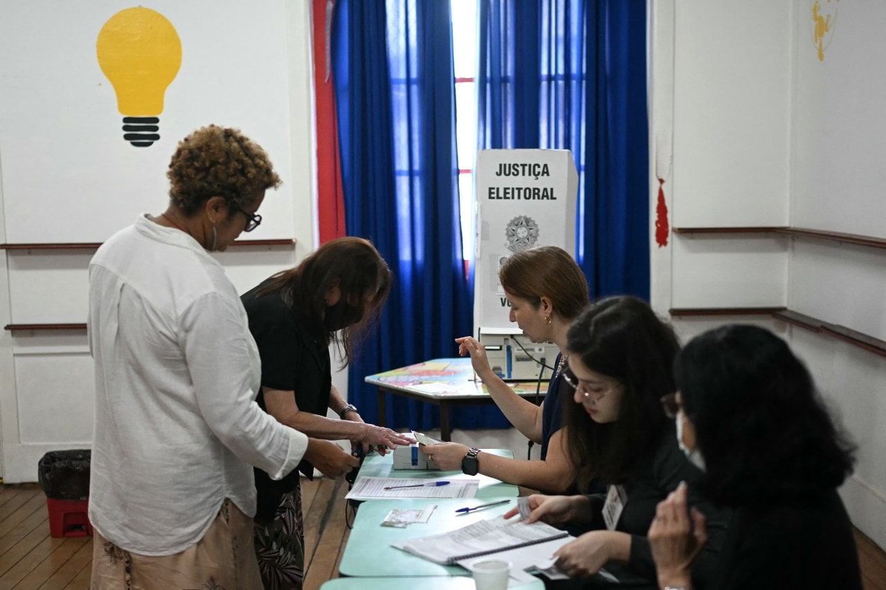 A polling station in Rio de Janeiro. A polling station in Rio de Janeiro.