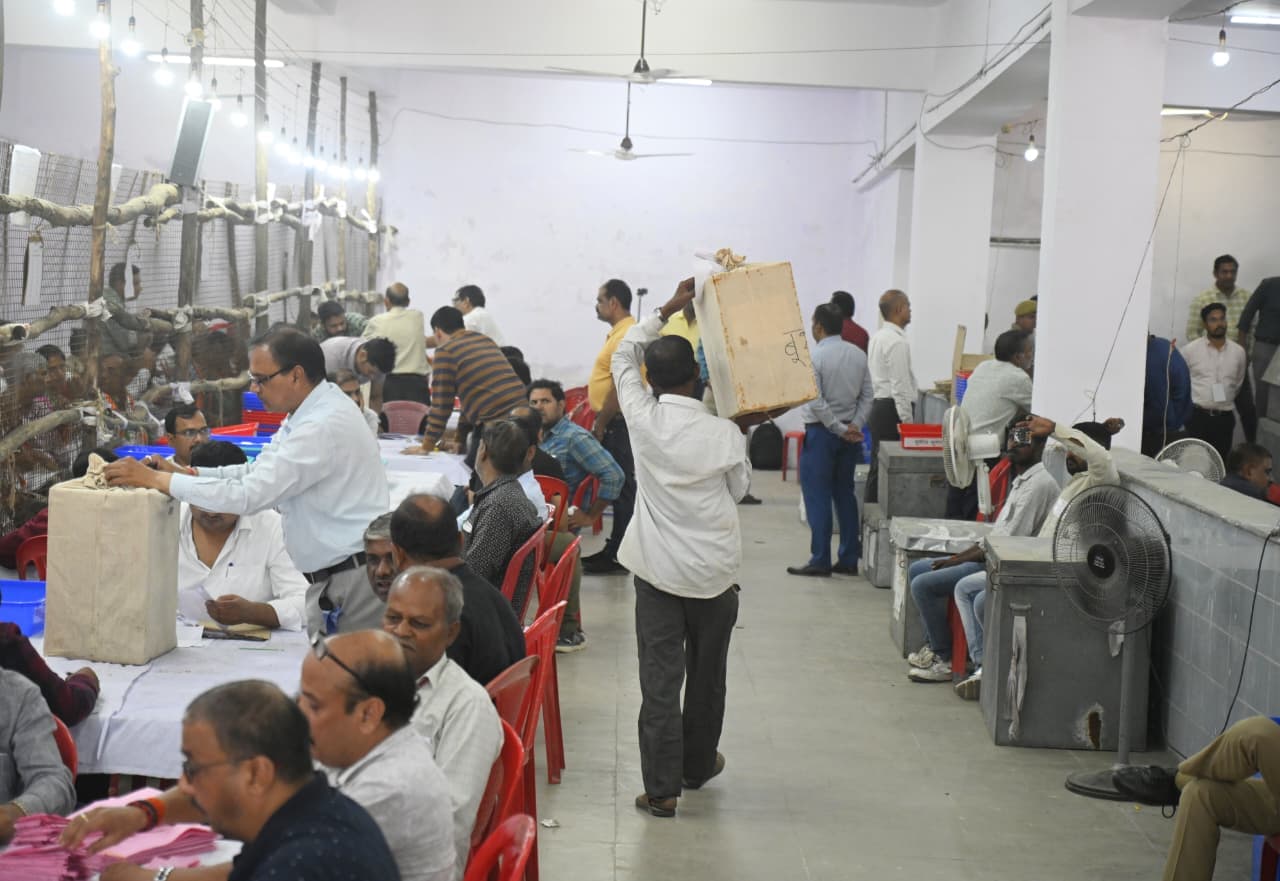 Counting at the Ramabai Rally counting centre in Lucknow. ( Photo by Deepak Gupta/Hindustan Times) Counting at the Ramabai Rally counting centre in Lucknow. ( Photo by Deepak Gupta/Hindustan Times)