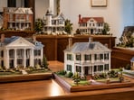 Representative image showing a collection of handcrafted miniature houses displayed in a museum-style gallery.(AI-generate/ ChatGPT)