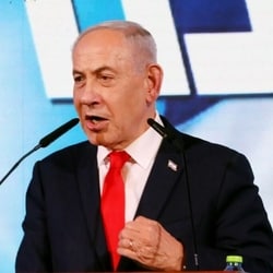 Neither of Israel's two main political blocs was projected to secure the 61 seats needed for a majority in the 120-member Knesset.