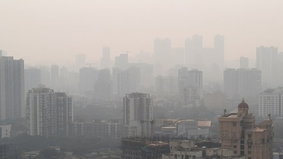 Vasai-Virar is cracking down on construction sites for flouting air pollution control norms, with the civic body imposing fines of  ₹1 lakh each on more than 60 builders. (Picture for representational purposes only) ( ( Praful Gangurde / HT Photo ))