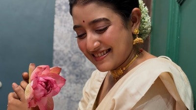 অ্যারেঞ্জড নয়, প্রেম করেই বিয়ে! টেলিভিশনের এই নায়ক ‘উজি’ আরাত্রিকার প্রথম ক্রাশ অ্যারেঞ্জড নয়, প্রেম করেই বিয়ে! টেলিভিশনের এই নায়ক ‘উজি’ আরাত্রিকার প্রথম ক্রাশ