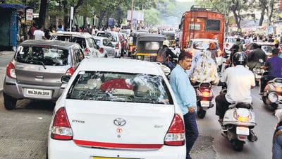 After the end of AI-backed pilot project to detect traffic violations on September 15, double-parking and unauthorised stopping of vehicles have resurfaced on Fergusson College Road. ((PIC FOR REPRESENTATION)) After the end of AI-backed pilot project to detect traffic violations on September 15, double-parking and unauthorised stopping of vehicles have resurfaced on Fergusson College Road. ((PIC FOR REPRESENTATION))