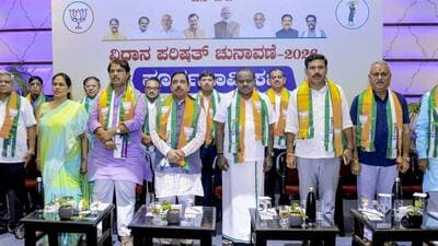 BJP leader Pralhad Joshi, and JD (S) leader HD Kumaraswamy, during a BJP-JD(S) meeting, in Bengaluru onSeptember 24 (PTI File)
