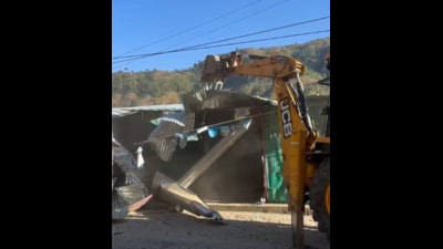 Five illegal shops were razed and PWD took possession of a store constructed on government land near Lambakhatal along the Chidgaon-Rohru road on Tuesday. (Videograb) Five illegal shops were razed and PWD took possession of a store constructed on government land near Lambakhatal along the Chidgaon-Rohru road on Tuesday. (Videograb)