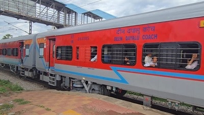 రైల్వే ప్రయాణికులకు అలర్ట్ - ప్రత్యేక రైళ్లు పొడిగింపు