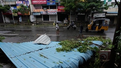 <p>బాధిత ప్రాంతాల్లో విపత్తు నిర్వహణ బృందాలు, స్థానిక అధికారులు నిరంతరం పర్యవేక్షిస్తున్నారు. "ప్రజలకు ఎలాంటి ముప్పు రాకుండా అన్ని ముందస్తు జాగ్రత్తలు తీసుకున్నాం," అని జిల్లా యంత్రాంగం స్పష్టం చేసింది. తుపాను పూర్తిగా సమసిపోయే వరకు ప్రజలు బయటకు రావద్దని అధికారులు హెచ్చరిస్తున్నారు.</p><p> (AP Photo/Mahesh Kumar A.)</p> (AP Photo/Mahesh Kumar A.) <p>బాధిత ప్రాంతాల్లో విపత్తు నిర్వహణ బృందాలు, స్థానిక అధికారులు నిరంతరం పర్యవేక్షిస్తున్నారు. "ప్రజలకు ఎలాంటి ముప్పు రాకుండా అన్ని ముందస్తు జాగ్రత్తలు తీసుకున్నాం," అని జిల్లా యంత్రాంగం స్పష్టం చేసింది. తుపాను పూర్తిగా సమసిపోయే వరకు ప్రజలు బయటకు రావద్దని అధికారులు హెచ్చరిస్తున్నారు.</p><p> (AP Photo/Mahesh Kumar A.)</p> (AP Photo/Mahesh Kumar A.)