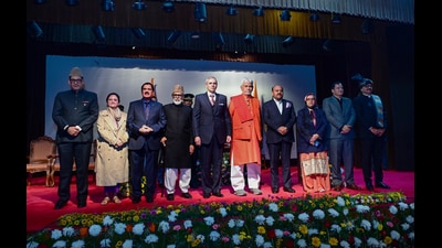 Jammu and Kashmir Chief Minister Omar Abdullah and Lieutenant Governor Manoj Sinha stand for a group photograph along with the newly inducted cabinet ministers and top administration officials on stage following the oath-taking ceremony at the Lok Bhavan Auditorium, in Srinagar on Tuesday. (ANI) Jammu and Kashmir Chief Minister Omar Abdullah and Lieutenant Governor Manoj Sinha stand for a group photograph along with the newly inducted cabinet ministers and top administration officials on stage following the oath-taking ceremony at the Lok Bhavan Auditorium, in Srinagar on Tuesday. (ANI)