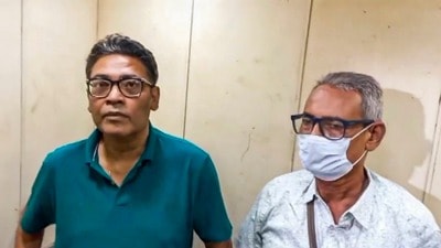 গ্রেফতার মমতার ‘তানসেন’ ইন্দ্রনীল! ইডির জেরা শেষে গাড়িতে তুলল পুলিশ,কী বলছেন CM শুভেন্দু? (PTI) গ্রেফতার মমতার ‘তানসেন’ ইন্দ্রনীল! ইডির জেরা শেষে গাড়িতে তুলল পুলিশ,কী বলছেন CM শুভেন্দু? (PTI)