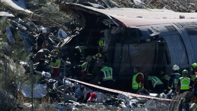 Rescue personnel work at the site of the collision of two high-speed trains between the towns of Mora and Orgaz, near Toledo, Spain, October 28, 2026. (REUTERS)
