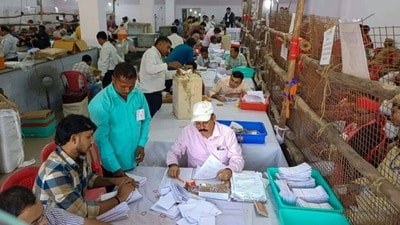 యూపీ ఎమ్మెల్సీ ఎన్నికలు: బీజేపీకి 5, ఎస్పీకి 3 సీట్లు.. వారణాసిలో ఎస్పీ జోరు యూపీ ఎమ్మెల్సీ ఎన్నికలు: బీజేపీకి 5, ఎస్పీకి 3 సీట్లు.. వారణాసిలో ఎస్పీ జోరు