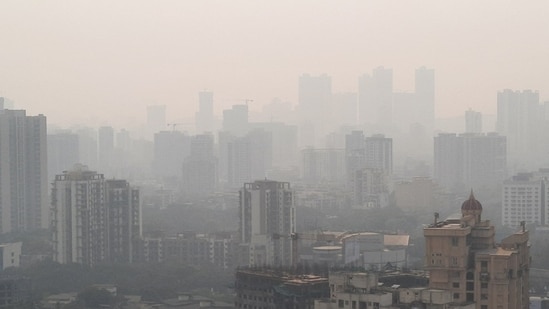Vasai-Virar is cracking down on construction sites for flouting air pollution control norms, with the civic body imposing fines of ₹1 lakh each on more than 60 builders. (Picture for representational purposes only) ( ( Praful Gangurde / HT Photo ))