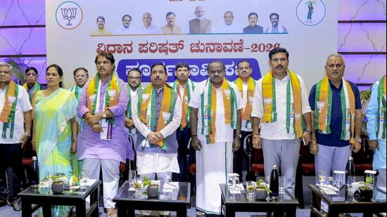 BJP leader Pralhad Joshi, and JD (S) leader HD Kumaraswamy, during a BJP-JD(S) meeting, in Bengaluru onSeptember 24 (PTI File)