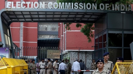Officer transfers triggered political row in Bengal and Tamil Nadu (HT)