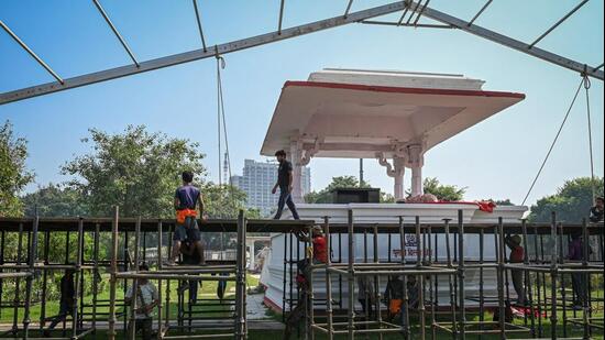 Preparations at Ramlila Maidan ahead of the rally on November 1. (HT PHOTO)