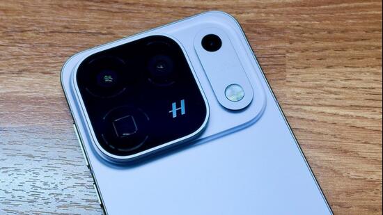 The Find X9 Ultra had set an overall template, and the Find X10 Pro Max is building on that ((Vishal Mathur / HT Photo))