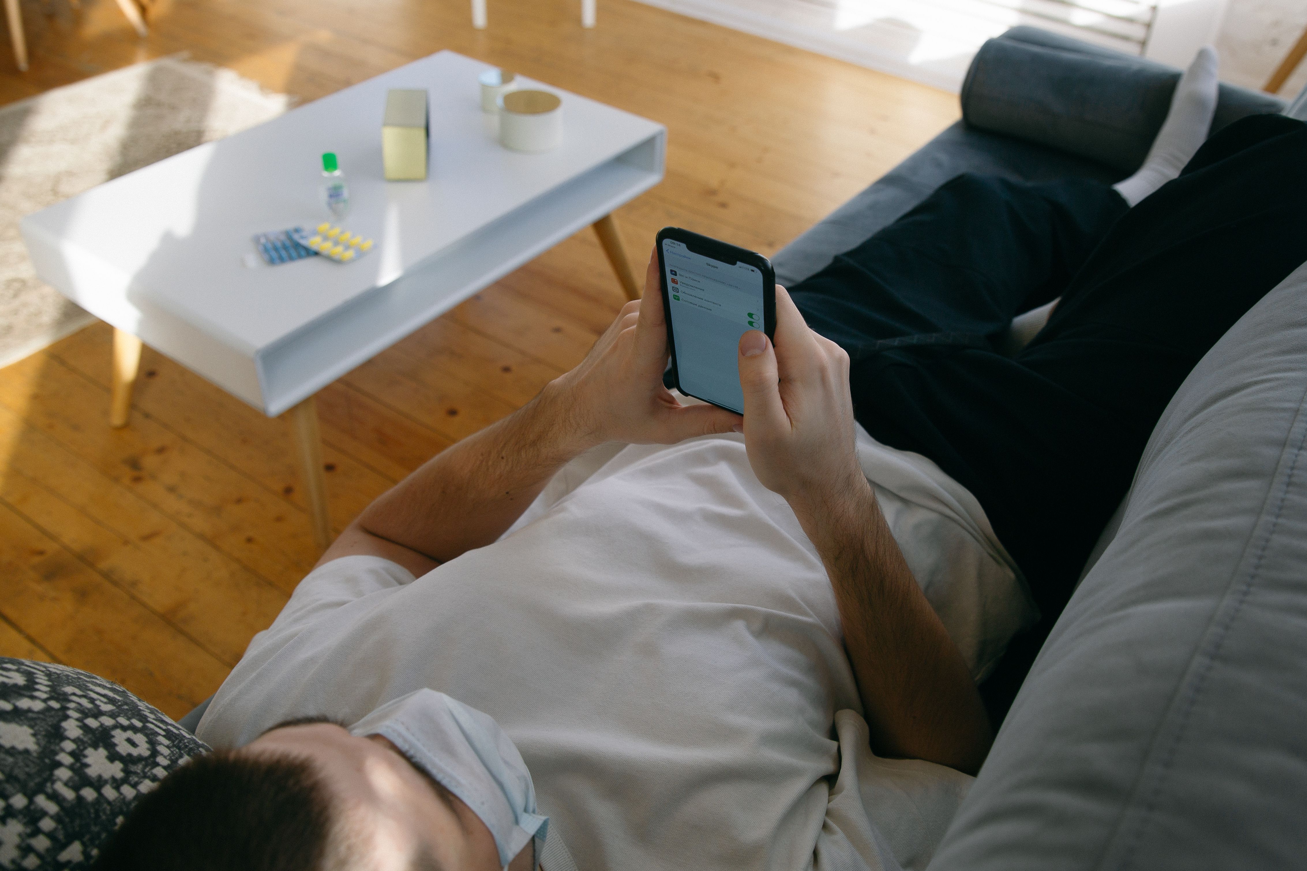 Always staying indoors and avoiding sunlight promotes vitamin D deficiency. (Pexel)