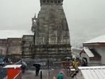 Kedarnath Dham Witnesses Fresh Snowfall, Administration Issues Advisory For Devotees